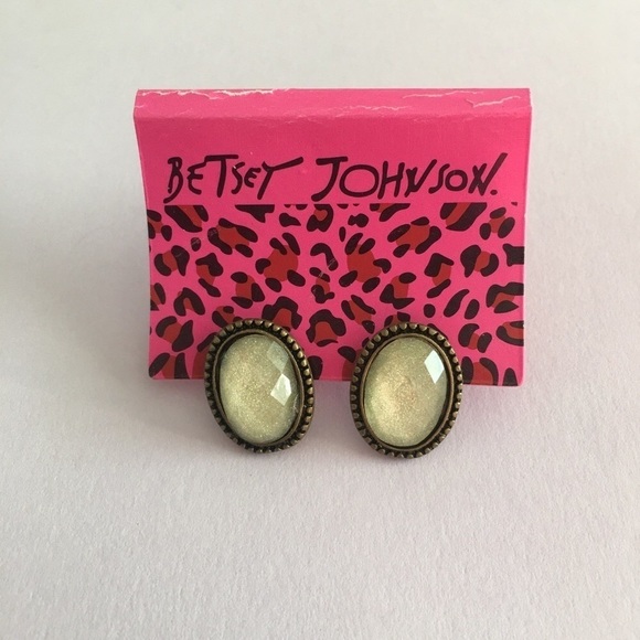 Betsey Johnson Jewelry - Betsy Johnson oval shaped Womens stud earrings